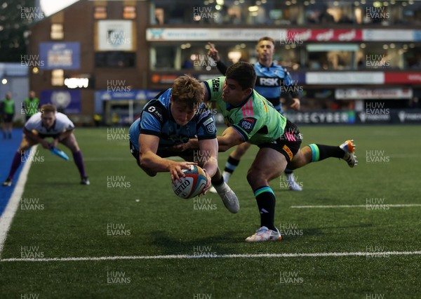 150526 - Cardiff Rugby v DHL Stormers - United Rugby Championship - Jacob Beetham of Cardiff dives over the line to score a try