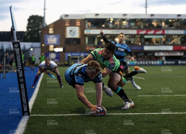 150526 - Cardiff Rugby v DHL Stormers - United Rugby Championship - Jacob Beetham of Cardiff dives over the line to score a try
