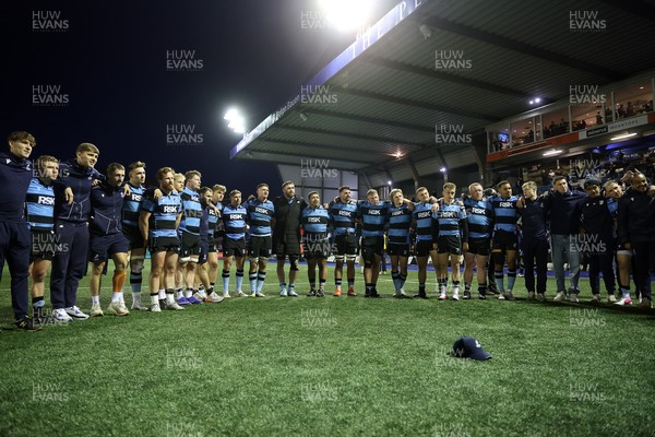 150526 - Cardiff Rugby v DHL Stormers - United Rugby Championship - Cardiff team huddle