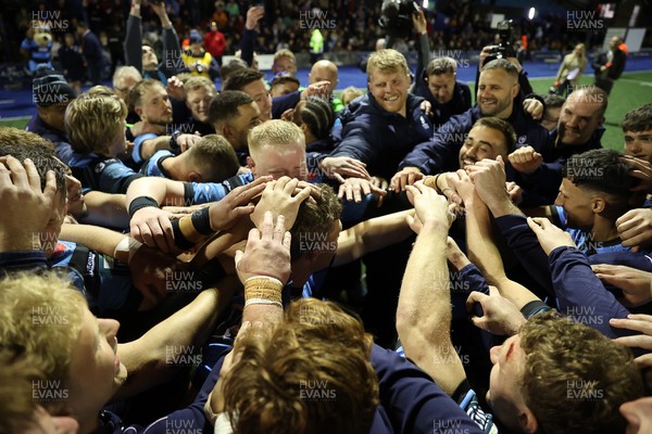 150526 - Cardiff Rugby v DHL Stormers - United Rugby Championship - Leigh Halfpenny in the Cardiff team huddle at full time