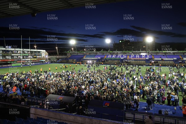 150526 - Cardiff Rugby v DHL Stormers - United Rugby Championship - Fans on the field at full time