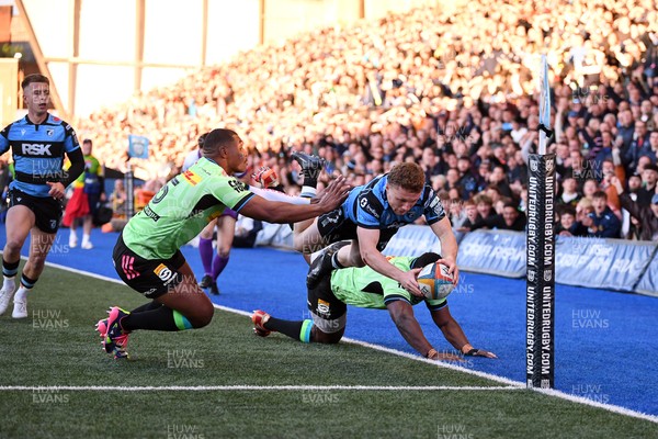 150526 - Cardiff Rugby v DHL Stormers - United Rugby Championship - Tom Bowen of Cardiff Rugby runs in to score a try