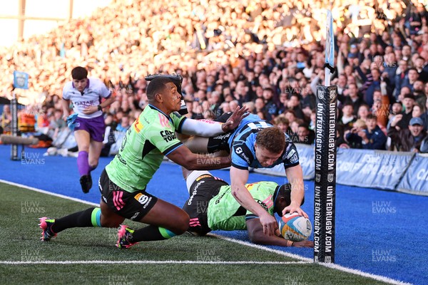 150526 - Cardiff Rugby v DHL Stormers - United Rugby Championship - Tom Bowen of Cardiff Rugby scores a try