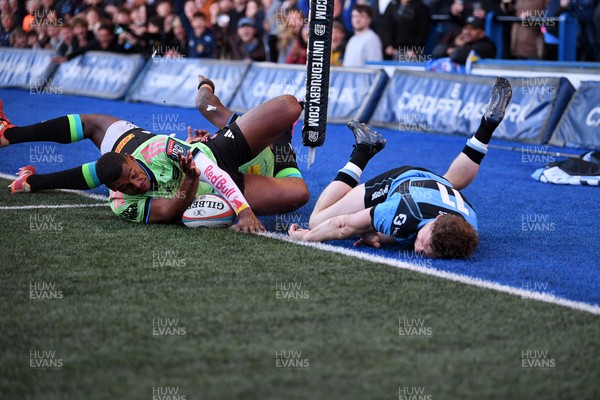 150526 - Cardiff Rugby v DHL Stormers - United Rugby Championship - Tom Bowen of Cardiff Rugby scores a try