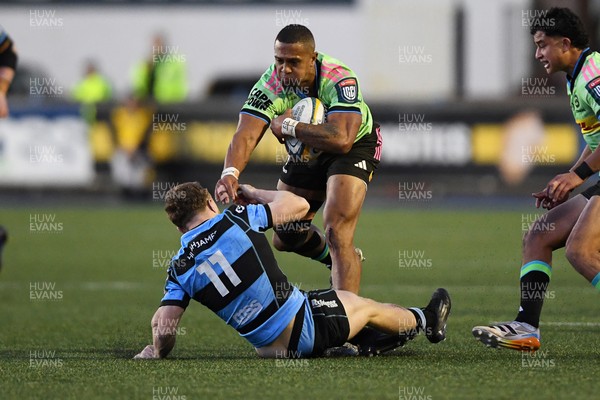 150526 - Cardiff Rugby v DHL Stormers - United Rugby Championship - Leolin Zas of Stormers is challenged by Tom Bowen of Cardiff Rugby