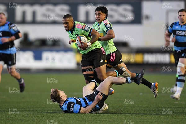 150526 - Cardiff Rugby v DHL Stormers - United Rugby Championship - Leolin Zas of Stormers is challenged by Tom Bowen of Cardiff Rugby
