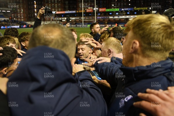 150526 - Cardiff Rugby v DHL Stormers - United Rugby Championship - Leigh Halfpenny of Cardiff Rugby in his sides team huddle at full time 
