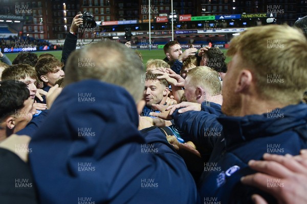 150526 - Cardiff Rugby v DHL Stormers - United Rugby Championship - Leigh Halfpenny of Cardiff Rugby in his sides team huddle at full time 