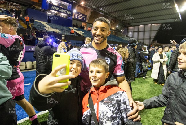 241123 - Cardiff Rugby v DHL Stormers - United Rugby Championship - Gabriel Hamer-Webb of Cardiff with fans