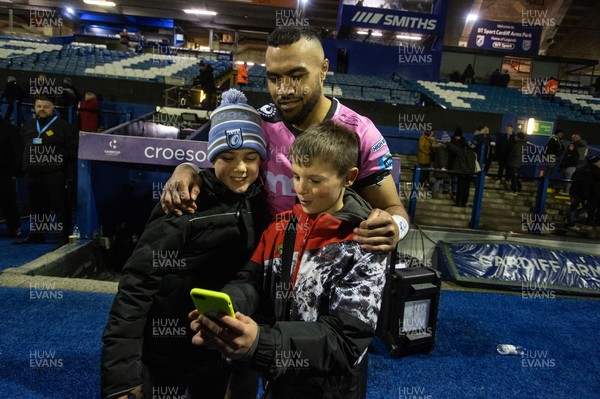 241123 - Cardiff Rugby v DHL Stormers - United Rugby Championship - Willis Halaholo of Cardiff with fans