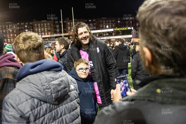 241123 - Cardiff Rugby v DHL Stormers - United Rugby Championship - Rory Thornton of Cardiff with fans