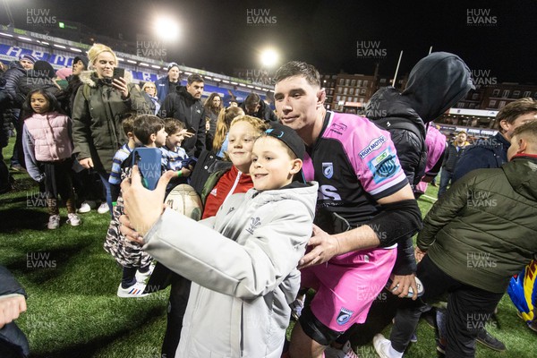241123 - Cardiff Rugby v DHL Stormers - United Rugby Championship - Seb Davies of Cardiff with fans