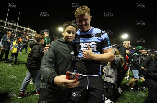 151022 - Cardiff Rugby v Dragons RFC - BKT United Rugby Championship - Shane Lewis-Hughes of Cardiff with fans