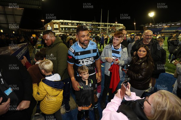 151022 - Cardiff Rugby v Dragons RFC - BKT United Rugby Championship - Taulupe Faletau of Cardiff with fans
