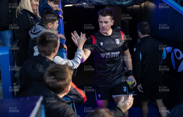 151022 - Cardiff Rugby v Dragons RFC - BKT United Rugby Championship - Jason Harries of Cardiff with fans before the game