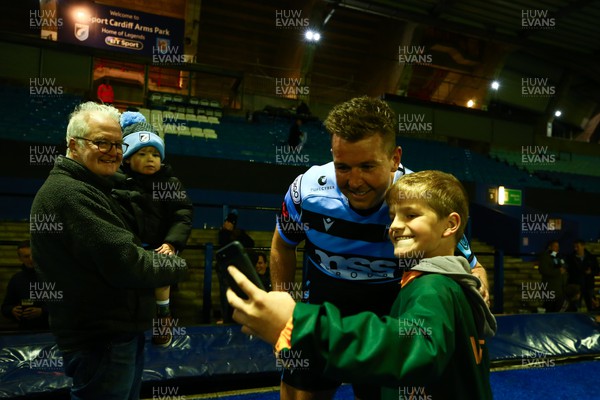 151022 - Cardiff Rugby v Dragons RFC - United Rugby Championship - Players of Cardiff meet fans for selfies and autographs at the end of the game