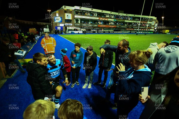 151022 - Cardiff Rugby v Dragons RFC - United Rugby Championship - Players of Cardiff meet fans for selfies and autographs at the end of the game