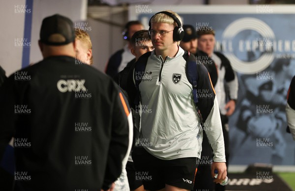 261223 - Cardiff Rugby v Dragons RFC - United Rugby Championship - Aaron Wainwright of Dragons arrives at the stadium