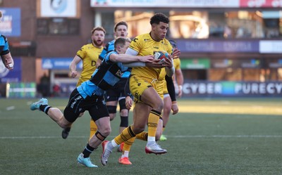 261225 - Cardiff Rugby v Dragons RFC, United Rugby Championship - Rio Dyer of Dragons RFC sets up a try for Che Hope of Dragons RFC