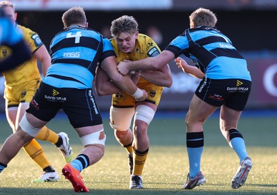 261225 - Cardiff Rugby v Dragons RFC, United Rugby Championship - Ryan Woodman of Dragons RFC takes on Josh McNally of Cardiff Rugby and Dan Thomas of Cardiff Rugby