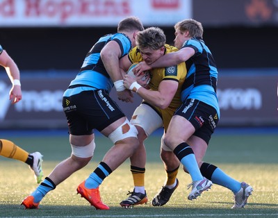 261225 - Cardiff Rugby v Dragons RFC, United Rugby Championship - Ryan Woodman of Dragons RFC takes on Josh McNally of Cardiff Rugby and Dan Thomas of Cardiff Rugby
