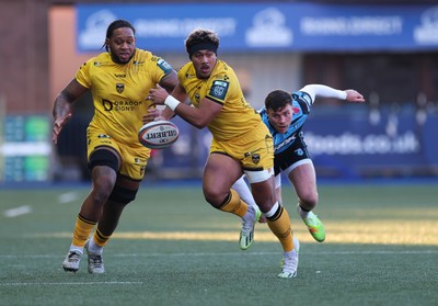 261225 - Cardiff Rugby v Dragons RFC, United Rugby Championship - Fine Inisi of Dragons RFC breaks away