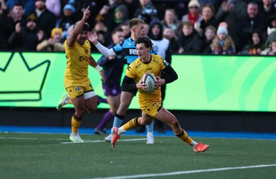 261225 - Cardiff Rugby v Dragons RFC, United Rugby Championship - Che Hope of Dragons RFC runs in his second try