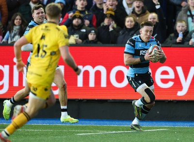 261225 - Cardiff Rugby v Dragons RFC, United Rugby Championship - Josh Adams of Cardiff Rugby races in to score try