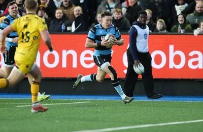261225 - Cardiff Rugby v Dragons RFC, United Rugby Championship - Josh Adams of Cardiff Rugby races in to score try