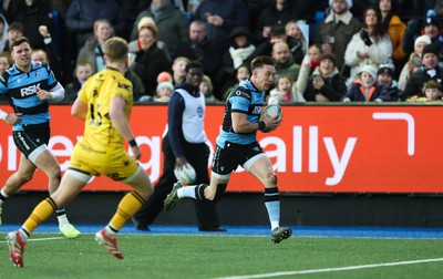 261225 - Cardiff Rugby v Dragons RFC, United Rugby Championship - Josh Adams of Cardiff Rugby races in to score try