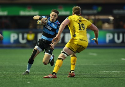 261225 - Cardiff Rugby v Dragons RFC, United Rugby Championship - Josh Adams of Cardiff Rugby takes on Matthew Screech of Dragons RFC’