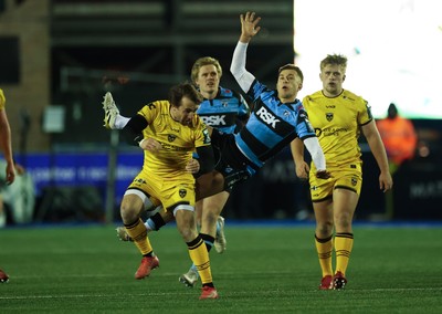 261225 - Cardiff Rugby v Dragons RFC, United Rugby Championship - Rhodri Williams of Dragons RFC and Cam Winnett of Cardiff Rugby compete for the ball