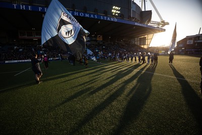 261225 - Cardiff Rugby v Dragons RFC, United Rugby Championship - Long shadows in the afternoon sun from the guard of honour