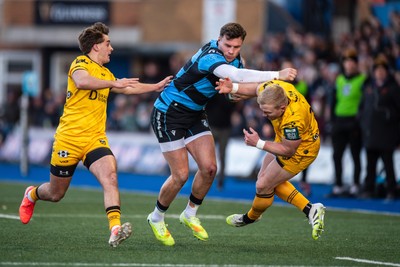 261225 - Cardiff Rugby v Dragons RFC - United Rugby Championship - Mason Grady of Cardiff Rugby fends off Tinus de Beer  of Dragons