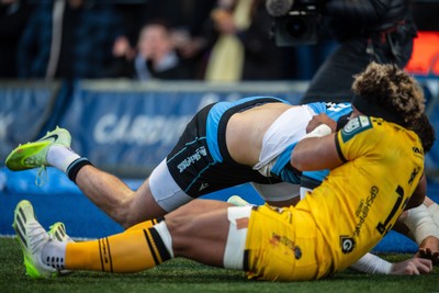 261225 - Cardiff Rugby v Dragons RFC - United Rugby Championship - Fine Inisi of Dragons prevents Mason Grady of Cardiff Rugby from scoring a try