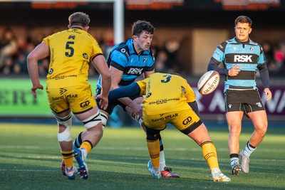 261225 - Cardiff Rugby v Dragons RFC - United Rugby Championship - Rory Thornton of Cardiff Rugby