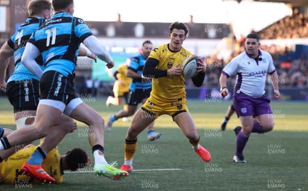 261225 - Cardiff Rugby v Dragons RFC, United Rugby Championship - Che Hope of Dragons RFC breaks to score try
