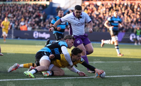 261225 - Cardiff Rugby v Dragons RFC, United Rugby Championship - Che Hope of Dragons RFC powers over for the opening try