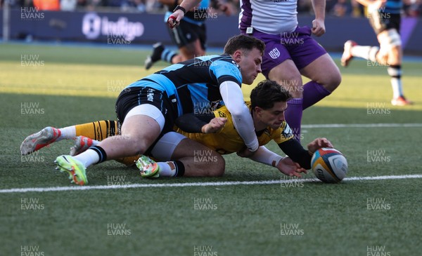 261225 - Cardiff Rugby v Dragons RFC, United Rugby Championship - Che Hope of Dragons RFC powers over for the opening try