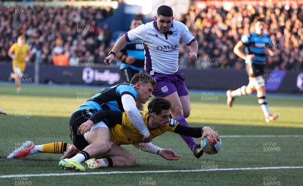 261225 - Cardiff Rugby v Dragons RFC, United Rugby Championship - Che Hope of Dragons RFC powers over for the opening try