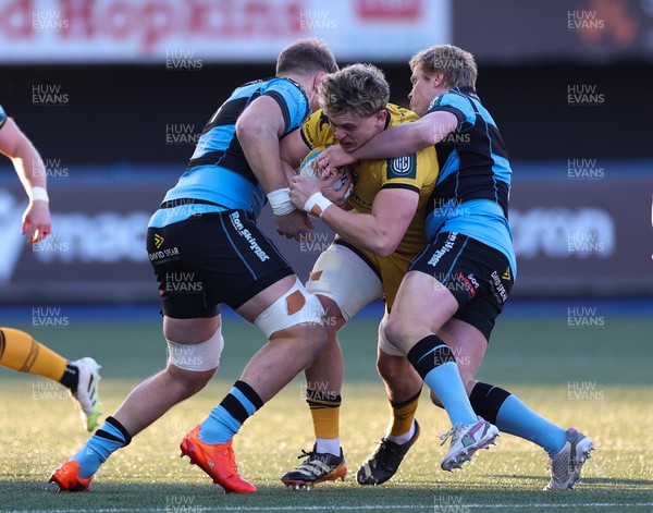 261225 - Cardiff Rugby v Dragons RFC, United Rugby Championship - Ryan Woodman of Dragons RFC takes on Josh McNally of Cardiff Rugby and Dan Thomas of Cardiff Rugby
