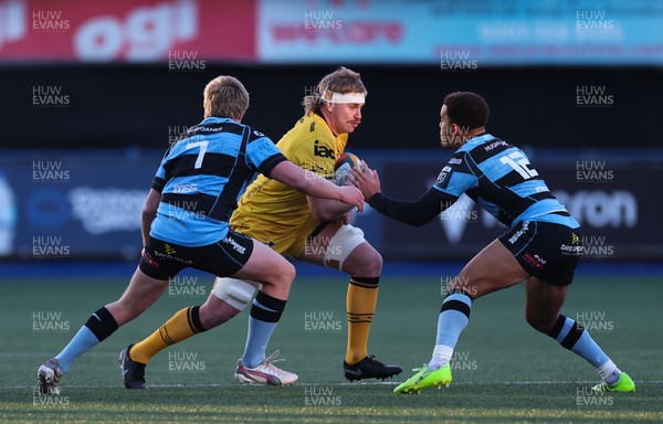 261225 - Cardiff Rugby v Dragons RFC, United Rugby Championship - Aaron Wainwright of Dragons RFC takes on Dan Thomas of Cardiff Rugby and Ben Thomas of Cardiff Rugby