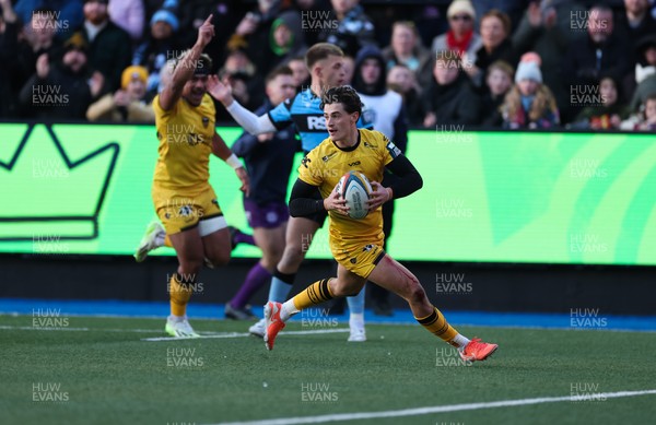 261225 - Cardiff Rugby v Dragons RFC, United Rugby Championship - Che Hope of Dragons RFC runs in his second try
