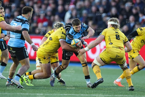 261225 - Cardiff Rugby v Dragons RFC, United Rugby Championship - Harri Millard of Cardiff Rugby takes on Aaron Wainwright of Dragons RFC