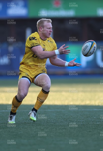 261225 - Cardiff Rugby v Dragons RFC, United Rugby Championship - Tinus de Beer of Dragons RFC