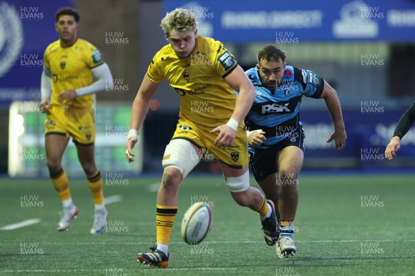 261225 - Cardiff Rugby v Dragons RFC, United Rugby Championship - Ryan Woodman of Dragons RFC looks to win the ball from Liam Belcher of Cardiff Rugby