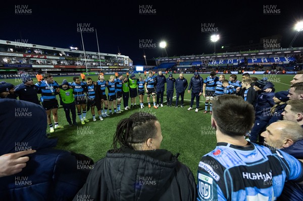 261225 - Cardiff Rugby v Dragons RFC, United Rugby Championship - The Cardiff team huddle up at the end of the match 