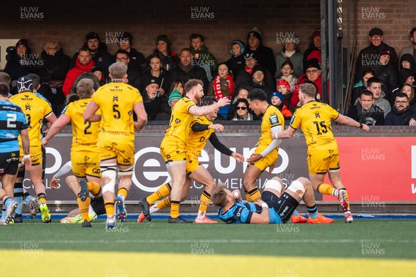 261225 - Cardiff Rugby v Dragons RFC - United Rugby Championship - Dragons players celebrate a try