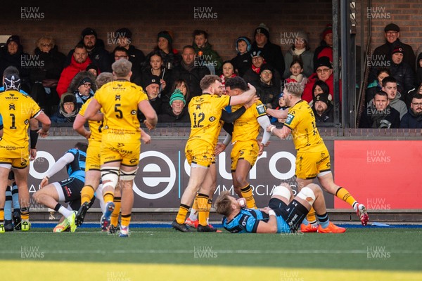 261225 - Cardiff Rugby v Dragons RFC - United Rugby Championship - Dragons players celebrate a try