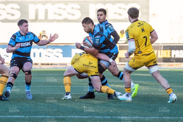 261225 - Cardiff Rugby v Dragons RFC - United Rugby Championship - Taulupe Faletau of Cardiff Rugby is tackled by Tinus de Beer  of Dragons